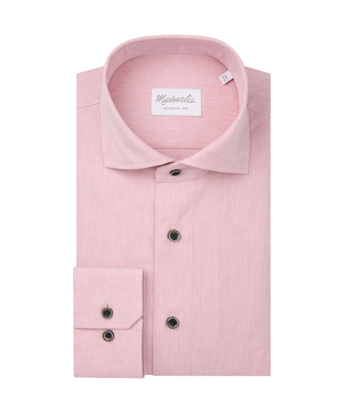 Zachtroze geweven overhemd met donkere knopen