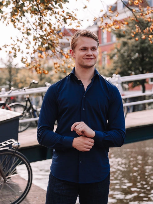 Donkerblauw knitted shirt