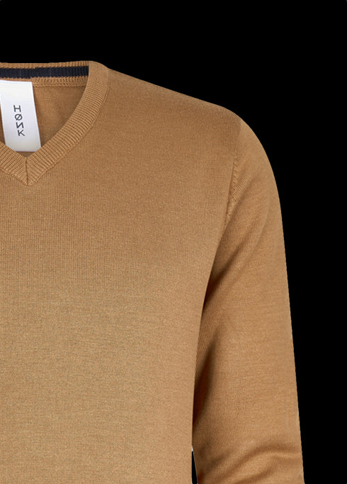 Camelbruine katoenen pullover met V-hals